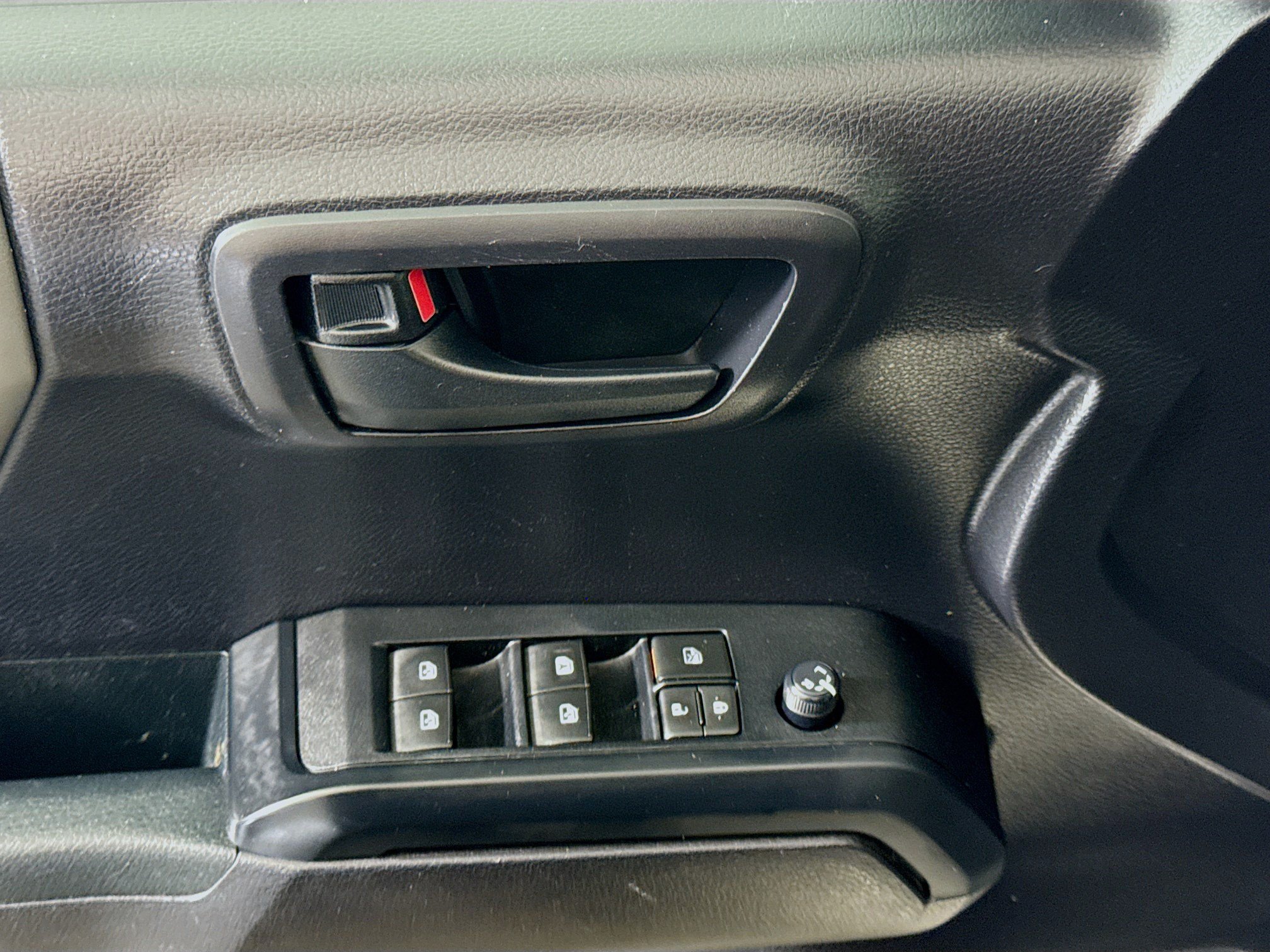 Used 2020 Toyota Tacoma SR w/ SR Convenience Package RWD image 23