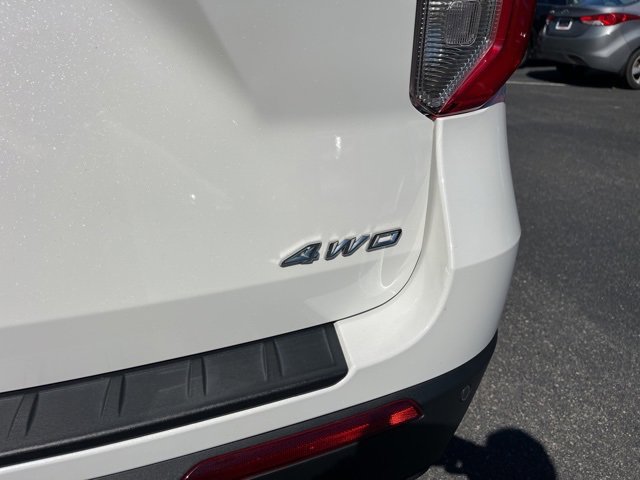 Used 2023 Ford Explorer XLT w/ Equipment Group 202A image 13