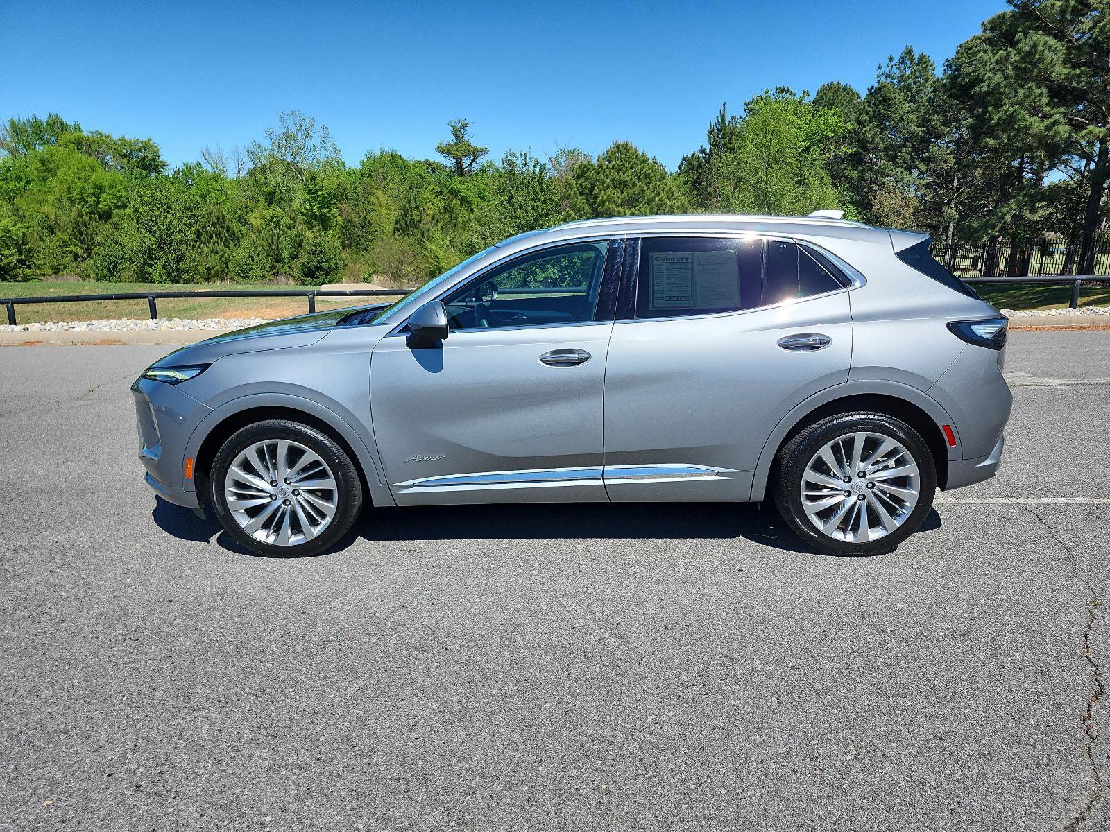 Certified 2025 Buick Envision Avenir AWD/4WD image 2
