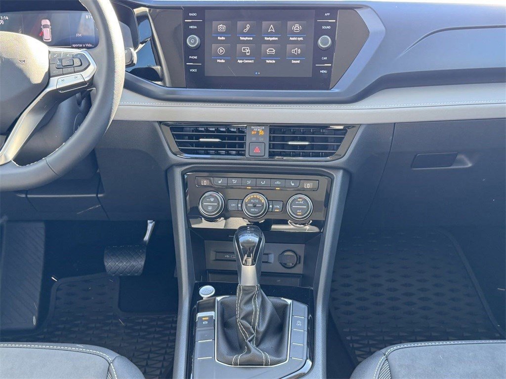 New 2024 Volkswagen Taos SE image 19