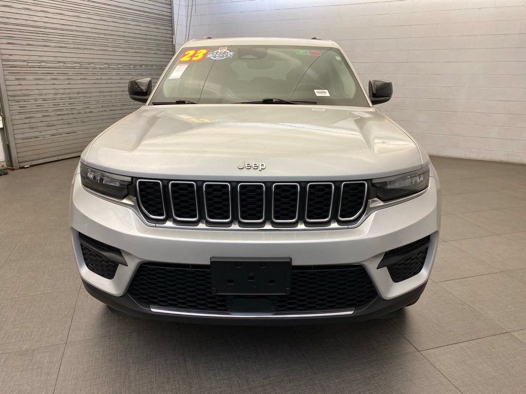 Certified 2023 Jeep Grand Cherokee Laredo AWD/4WD image 3