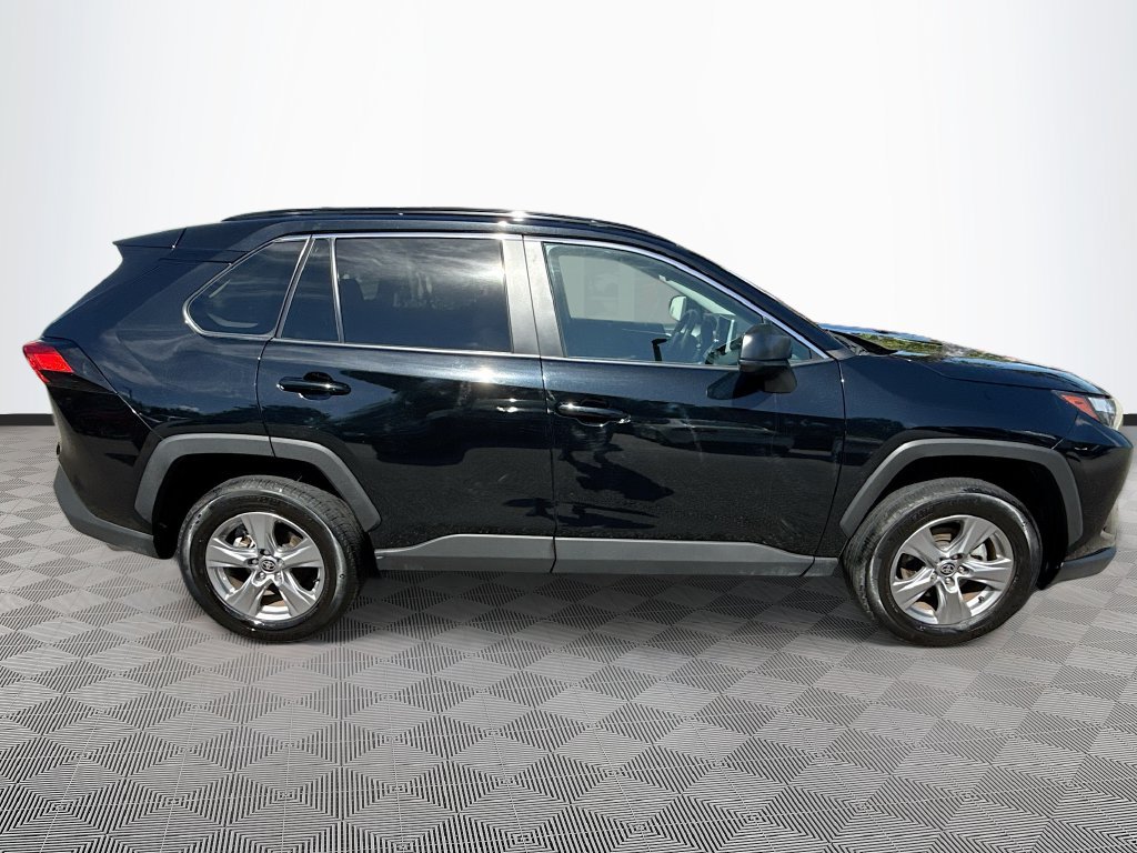 Used 2025 Toyota RAV4 LE AWD/4WD image 9