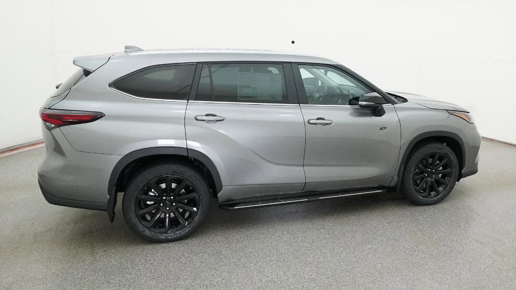 New 2025 Toyota Highlander XLE image 13