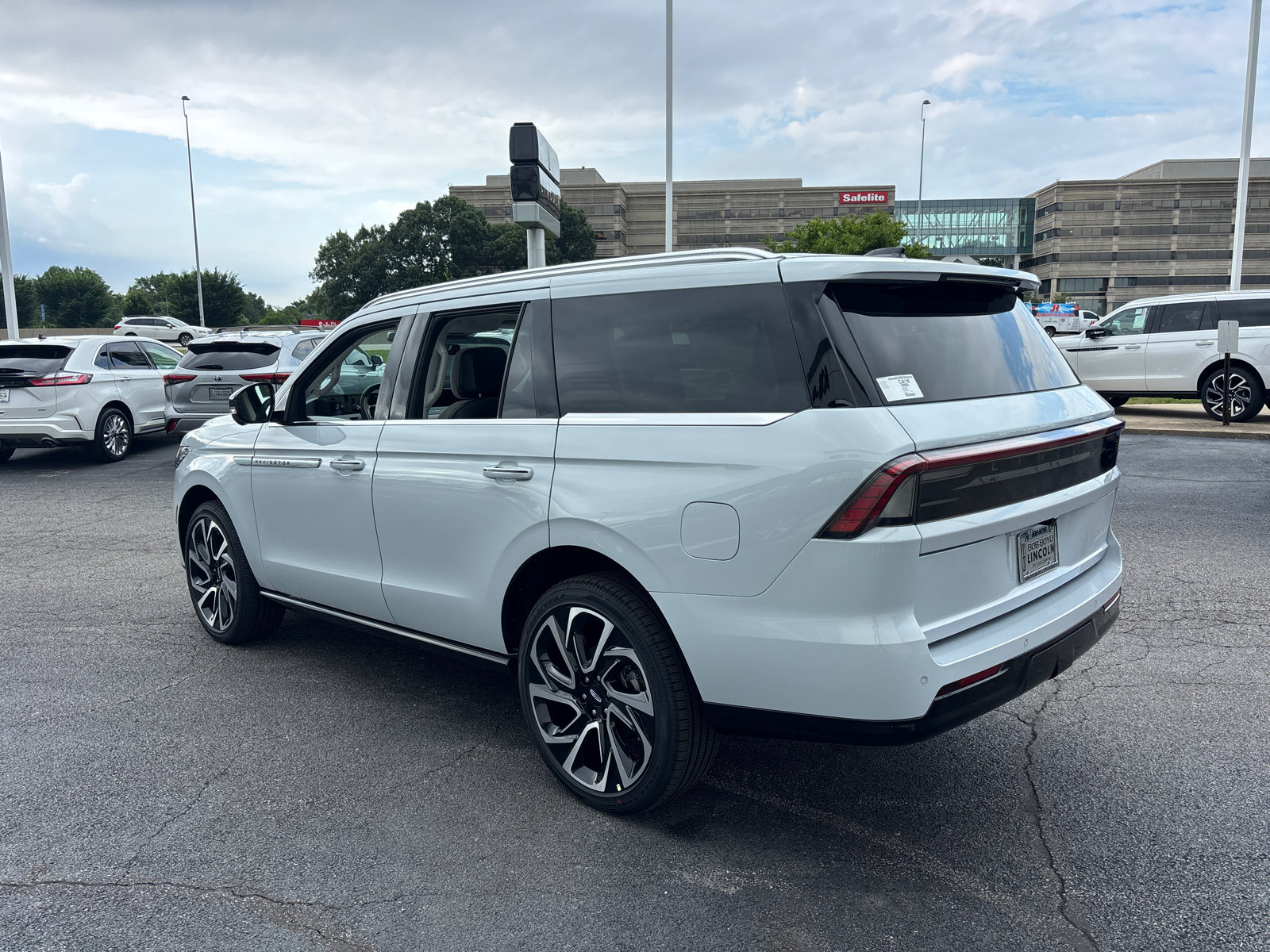 New 2026 Lincoln Navigator Reserve AWD/4WD image 5