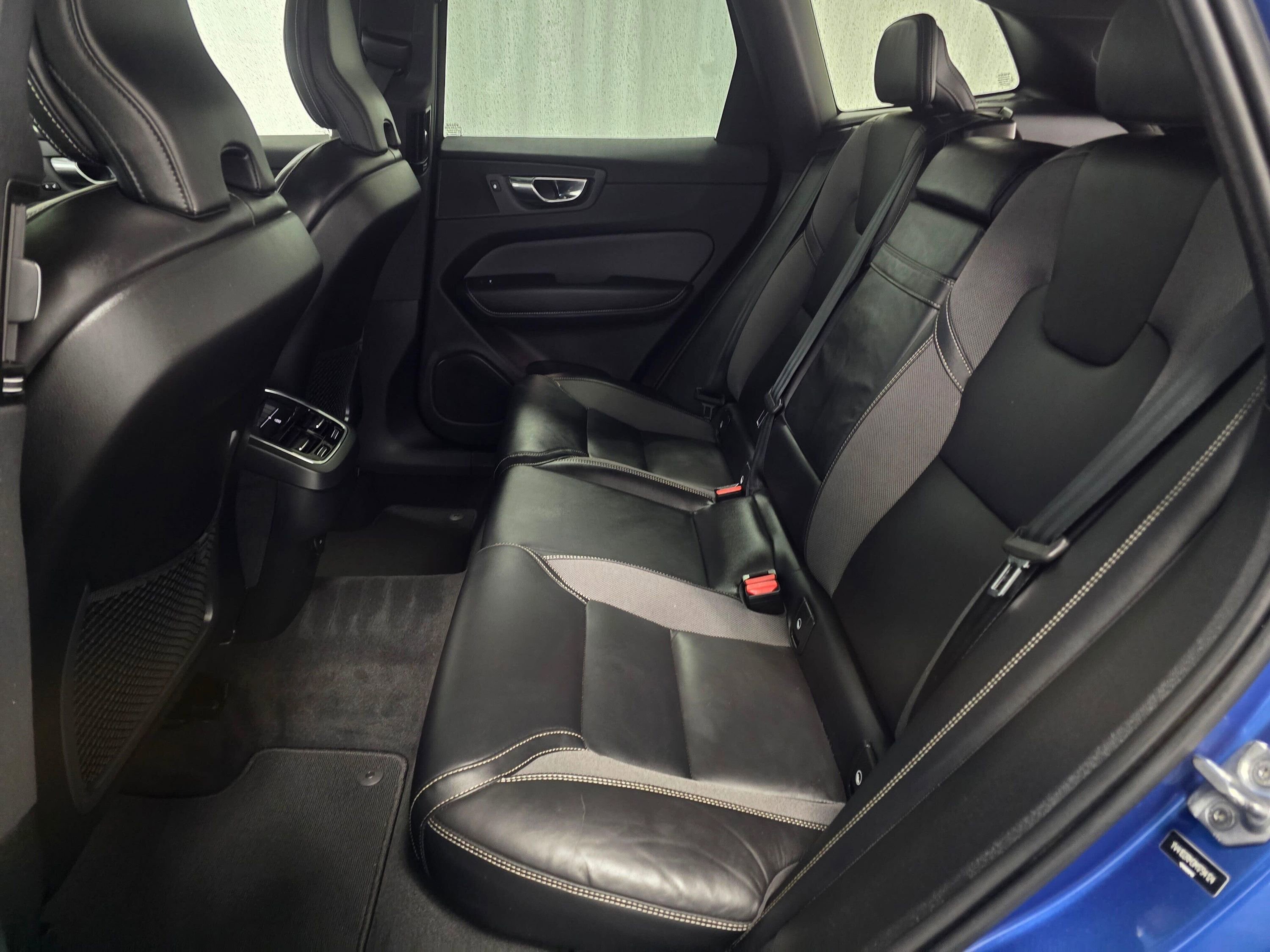 Used 2021 Volvo XC60 T5 R-Design w/ Protection Package Premier AWD/4WD image 18