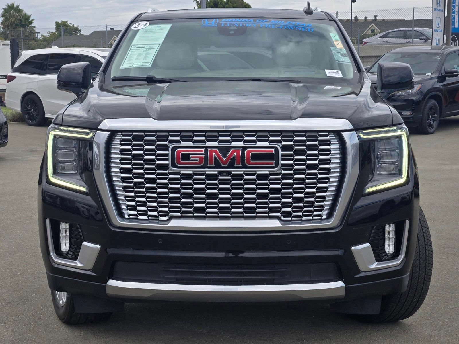 Used 2024 GMC Yukon XL Denali w/ Advanced Technology Package AWD/4WD image 2