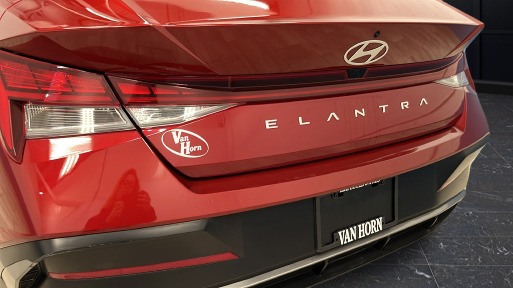 Used 2025 Hyundai Elantra SEL FWD image 36