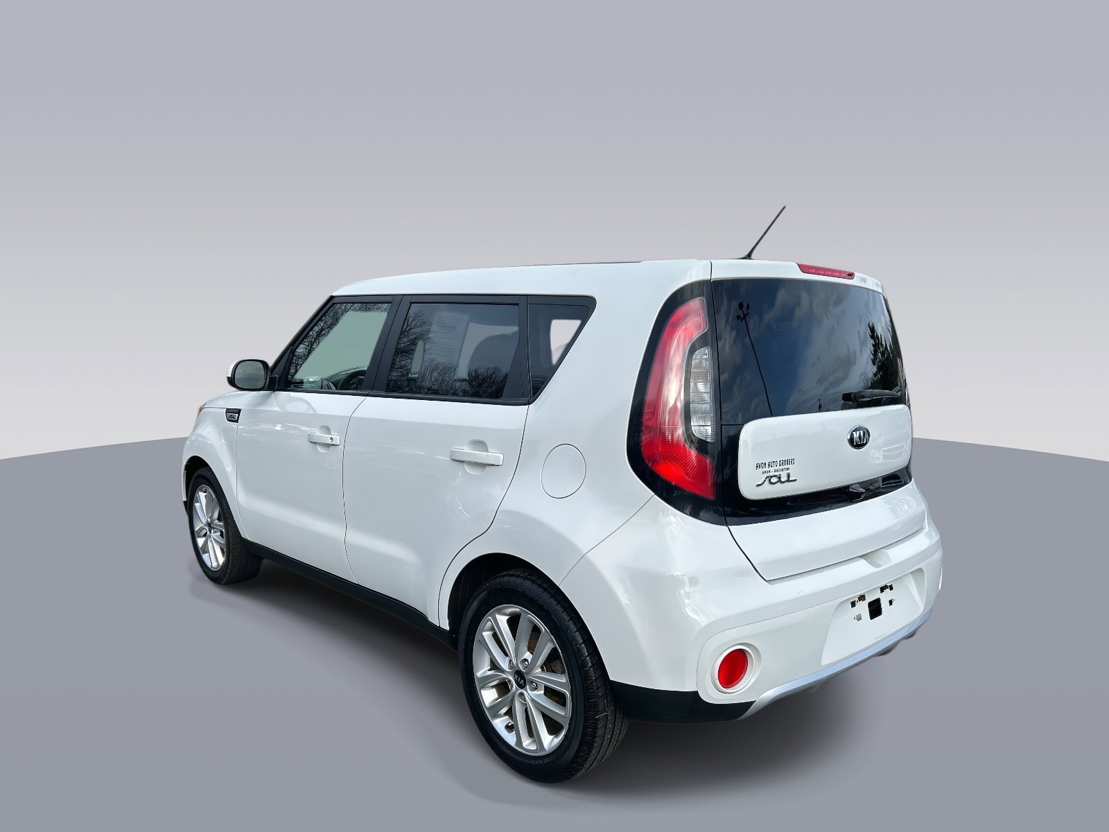 Used 2017 Kia Soul + image 5