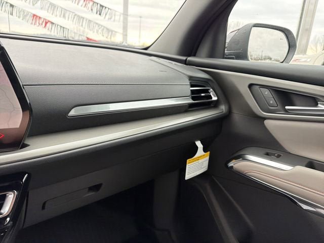 New 2026 Chevrolet Traverse LT w/ Sun and Wheel Package FWD image 24
