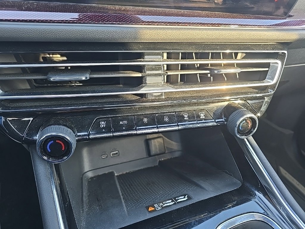 Used 2025 Chevrolet Traverse RS image 26