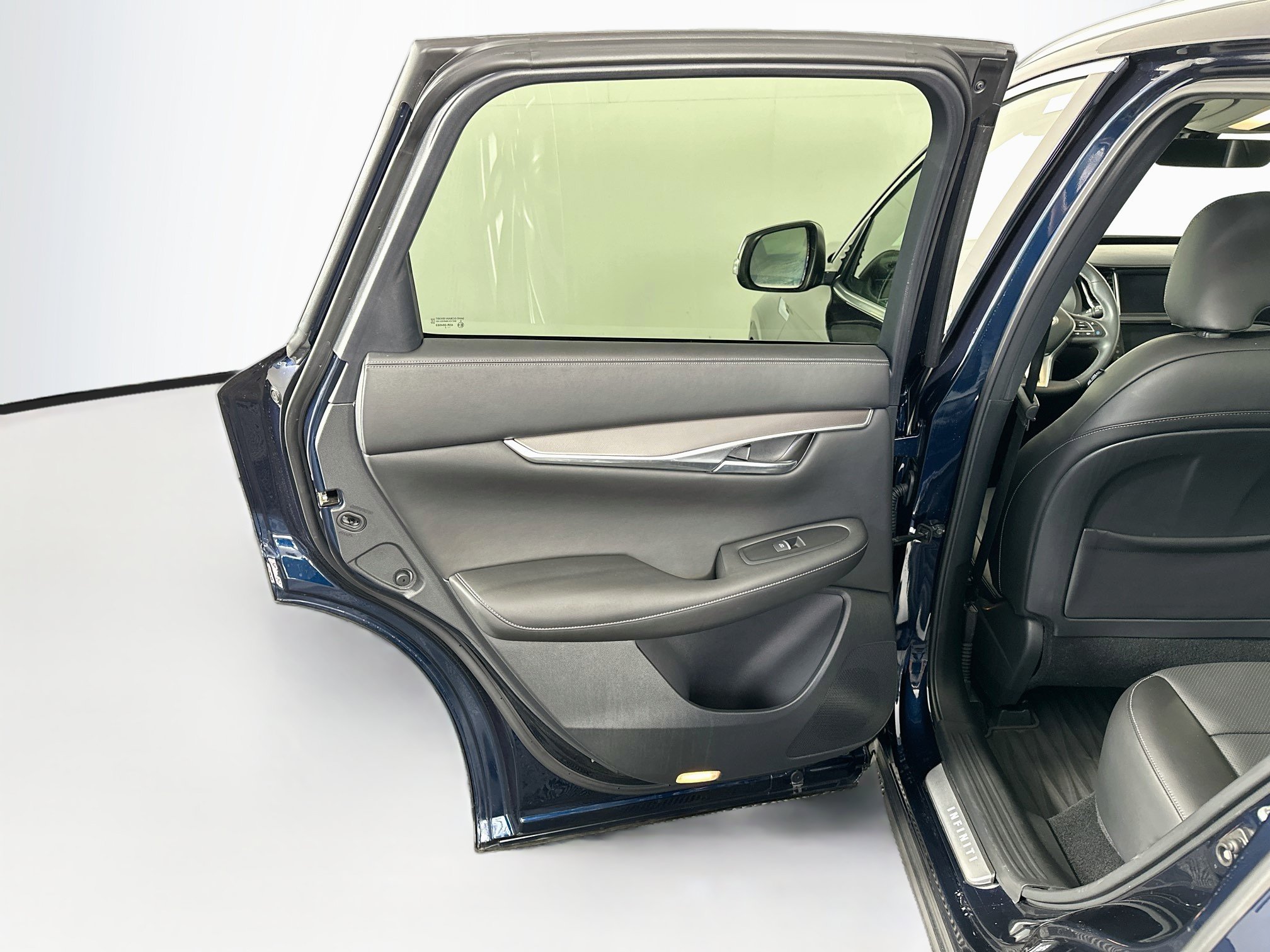 Used 2023 INFINITI QX50 Luxe w/ Accent Package FWD image 27