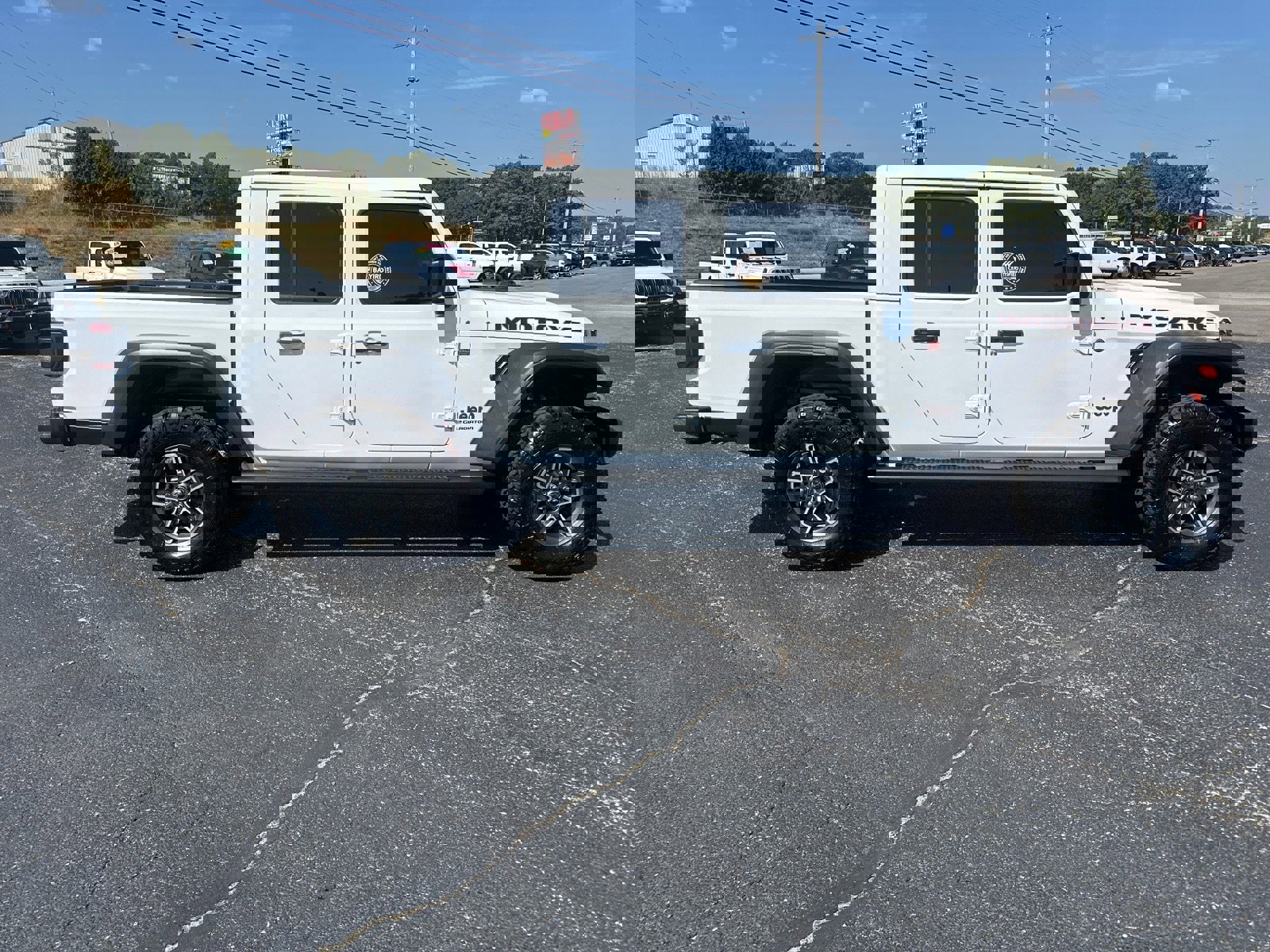 Used 2025 Jeep Gladiator Mojave w/ Convenience Group image 12