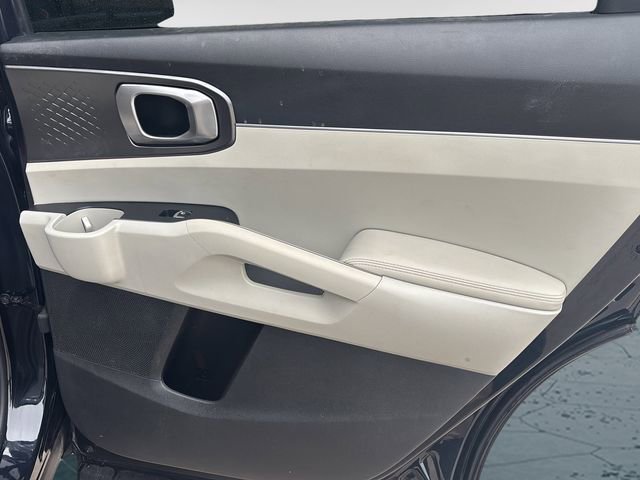 Used 2022 Kia Sorento EX w/ Panoramic Sunroof Package FWD image 12
