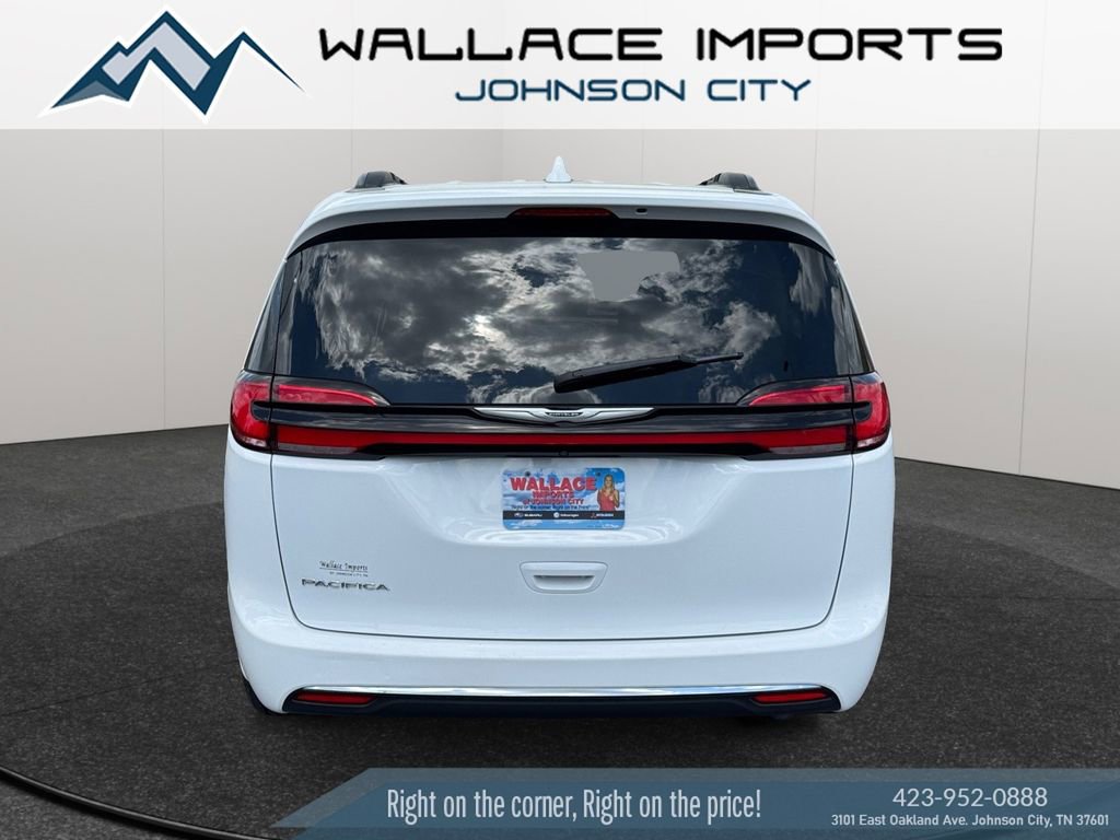 Used 2022 Chrysler Pacifica Touring-L FWD video 4