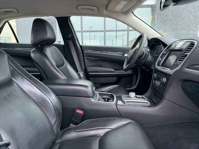 Used 2022 Chrysler 300 Touring L image 10