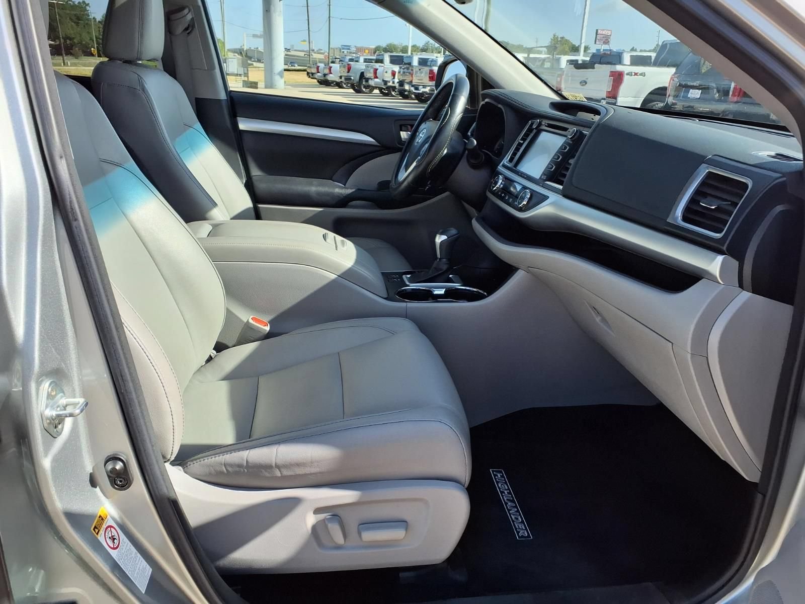 Certified 2017 Toyota Highlander XLE FWD image 20
