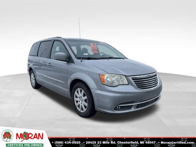 Used 2013 Chrysler Town & Country Touring image 7