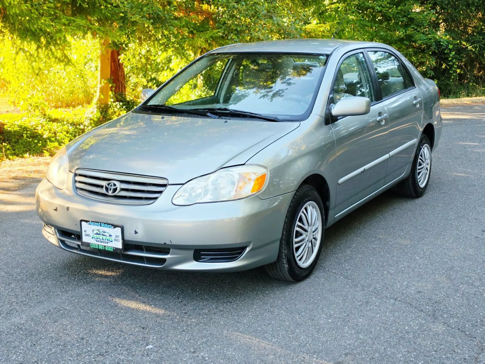 Used 2004 Toyota Corolla LE FWD image 1
