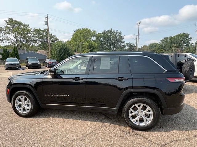 Used 2023 Jeep Grand Cherokee Limited AWD/4WD image 2