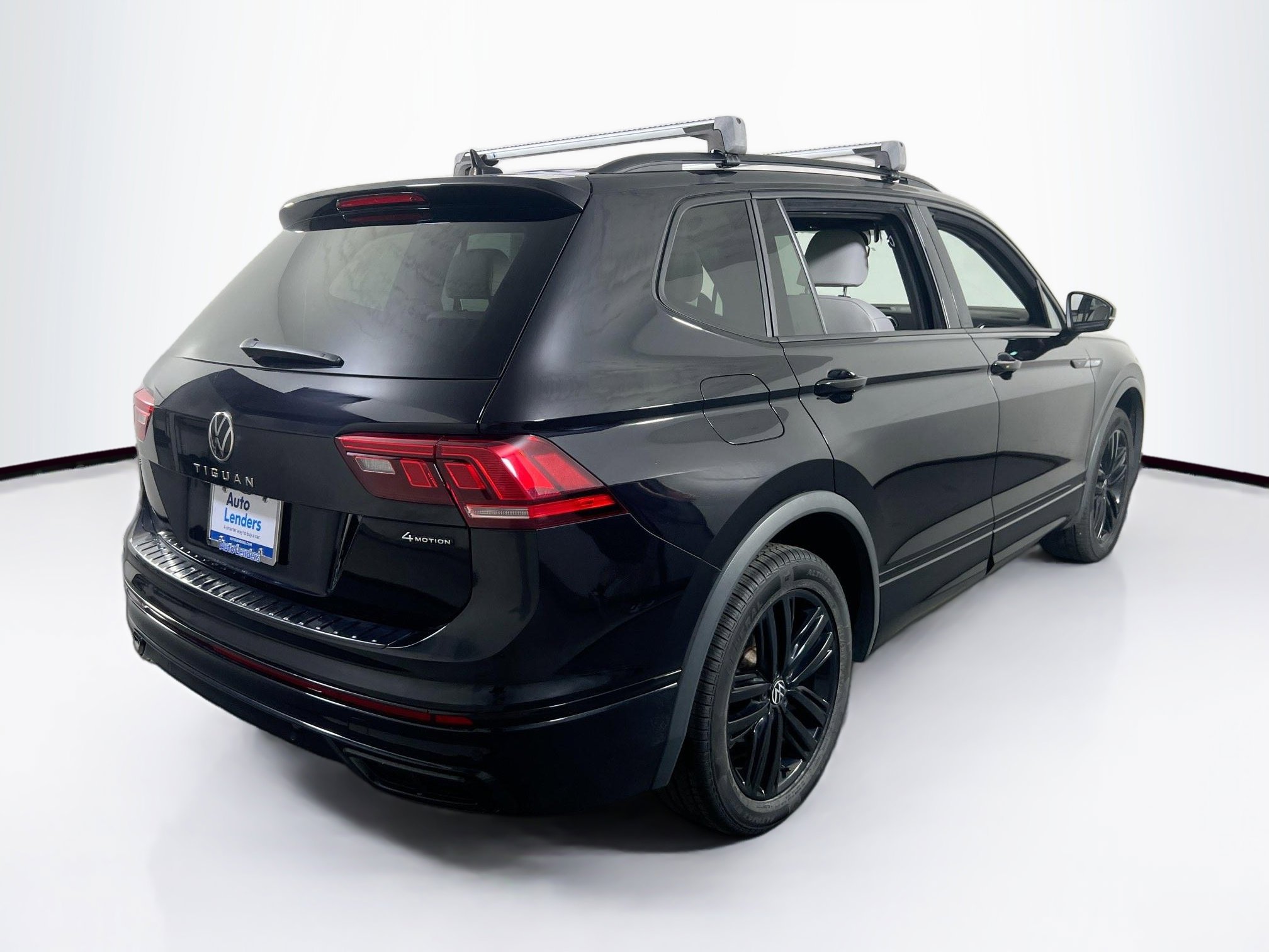 Used 2022 Volkswagen Tiguan SE R-Line image 5