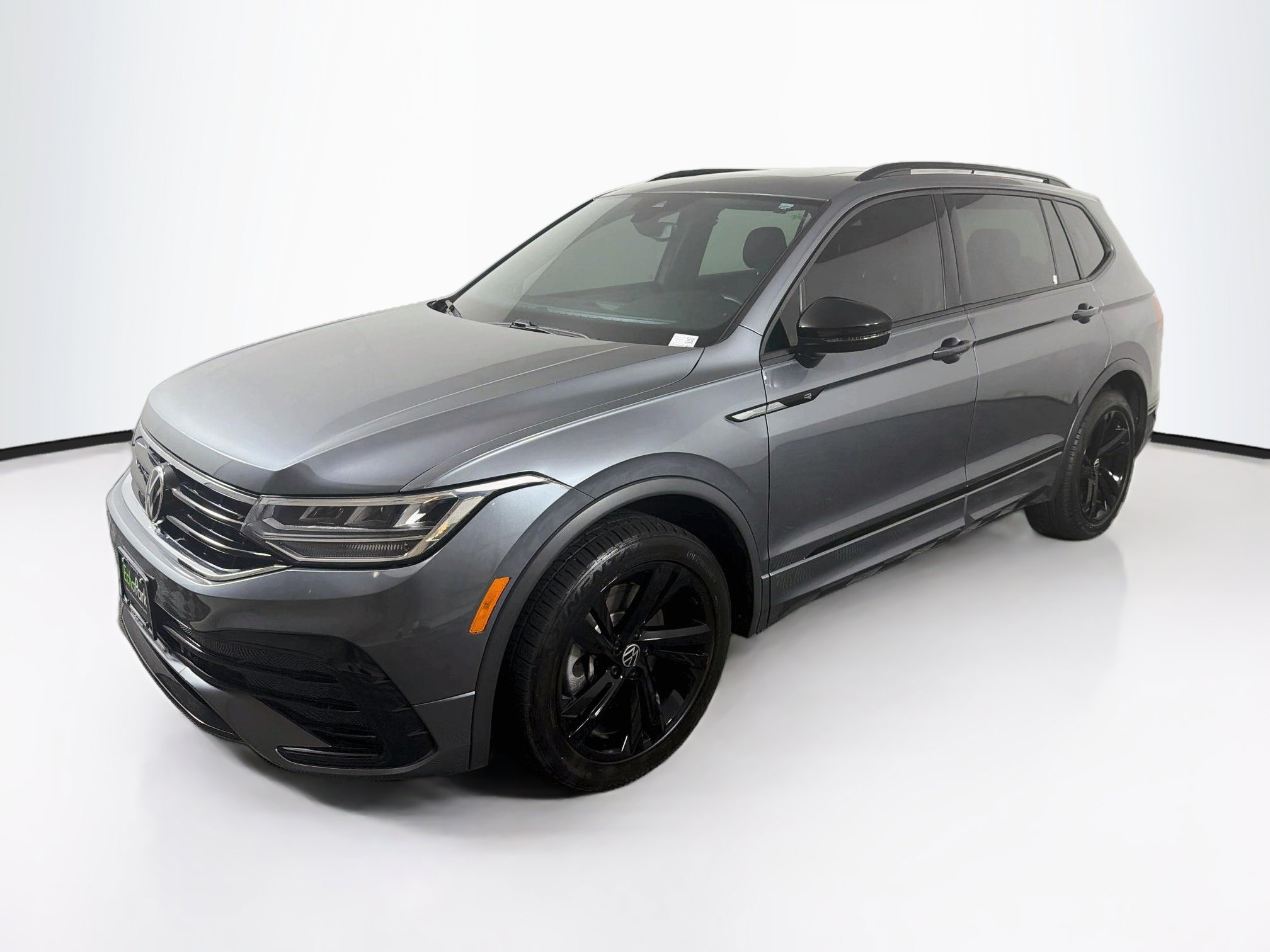 Used 2023 Volkswagen Tiguan SE R-Line FWD image 3