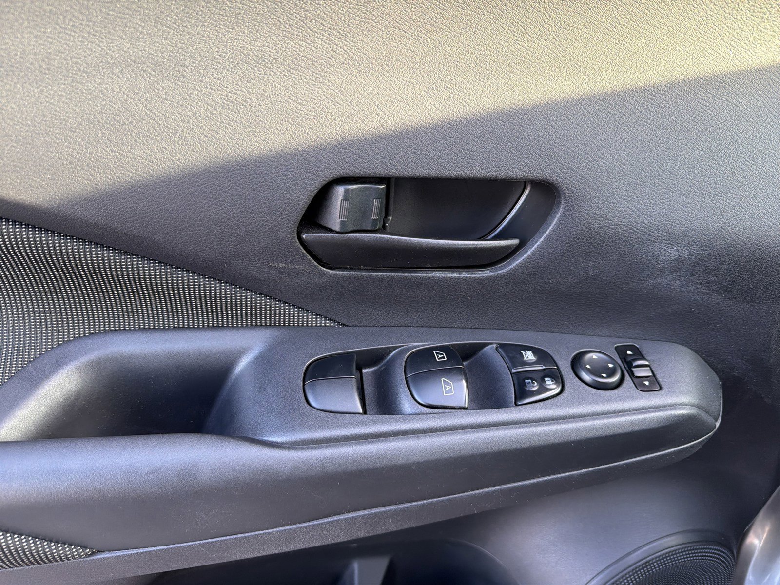 Used 2020 Nissan Kicks S image 26