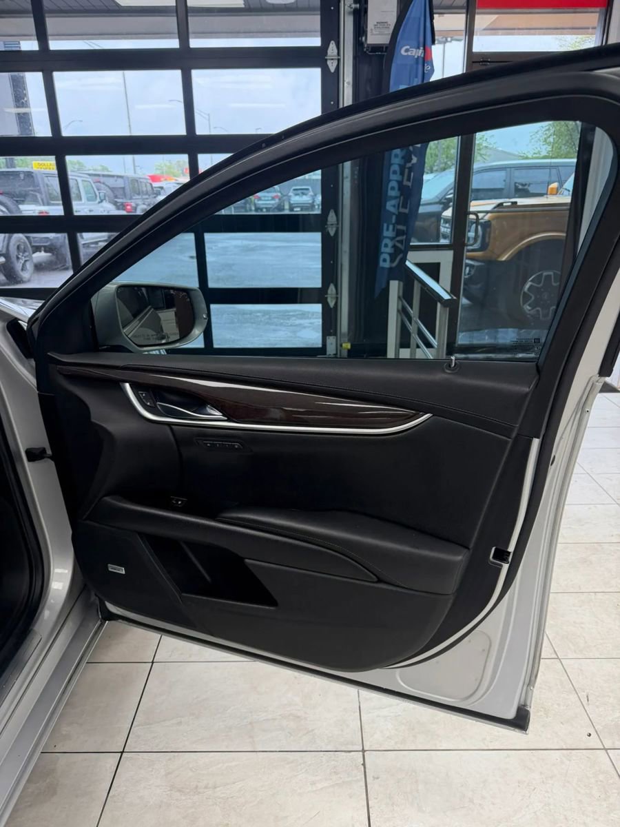 Used 2015 Cadillac XTS Luxury AWD/4WD image 9