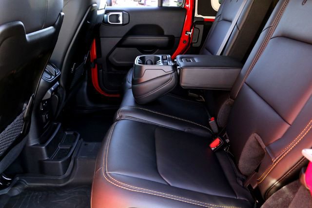 Used 2025 Jeep Wrangler Sahara w/ Technology Group image 21