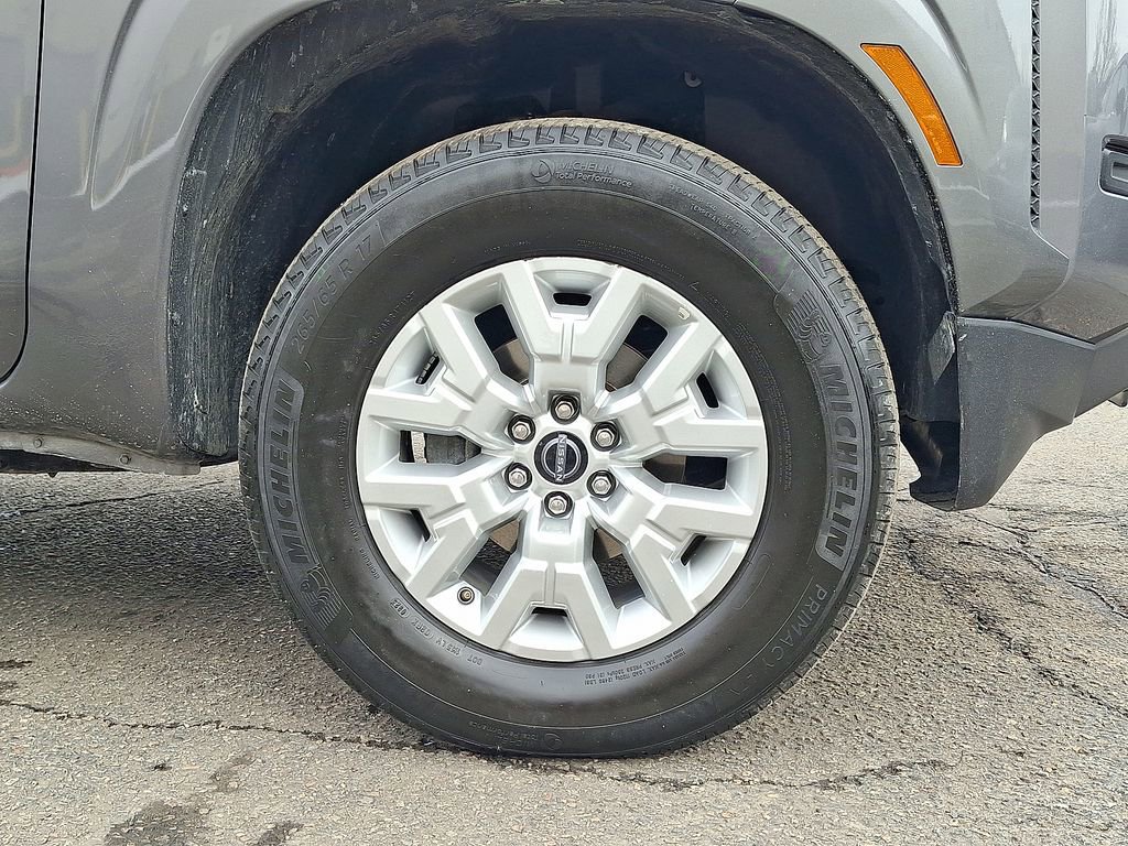 Used 2023 Nissan Frontier SV image 18
