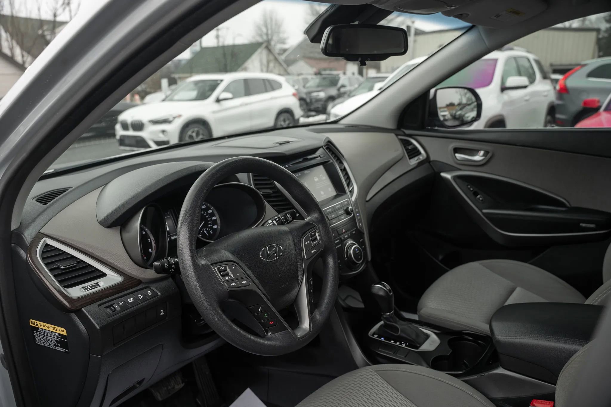 Used 2017 Hyundai Santa Fe SE AWD/4WD image 6