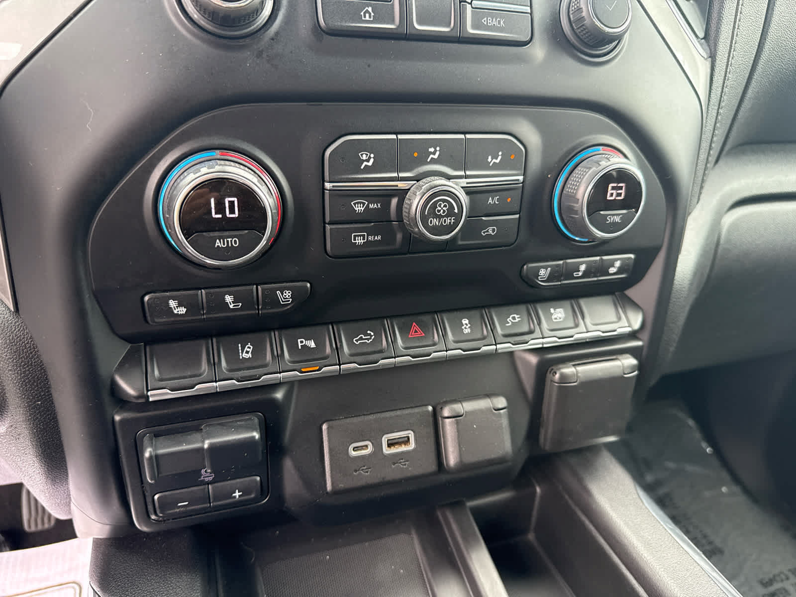 Certified 2020 Chevrolet Silverado 2500 LTZ w/ LTZ Premium Package AWD/4WD image 21