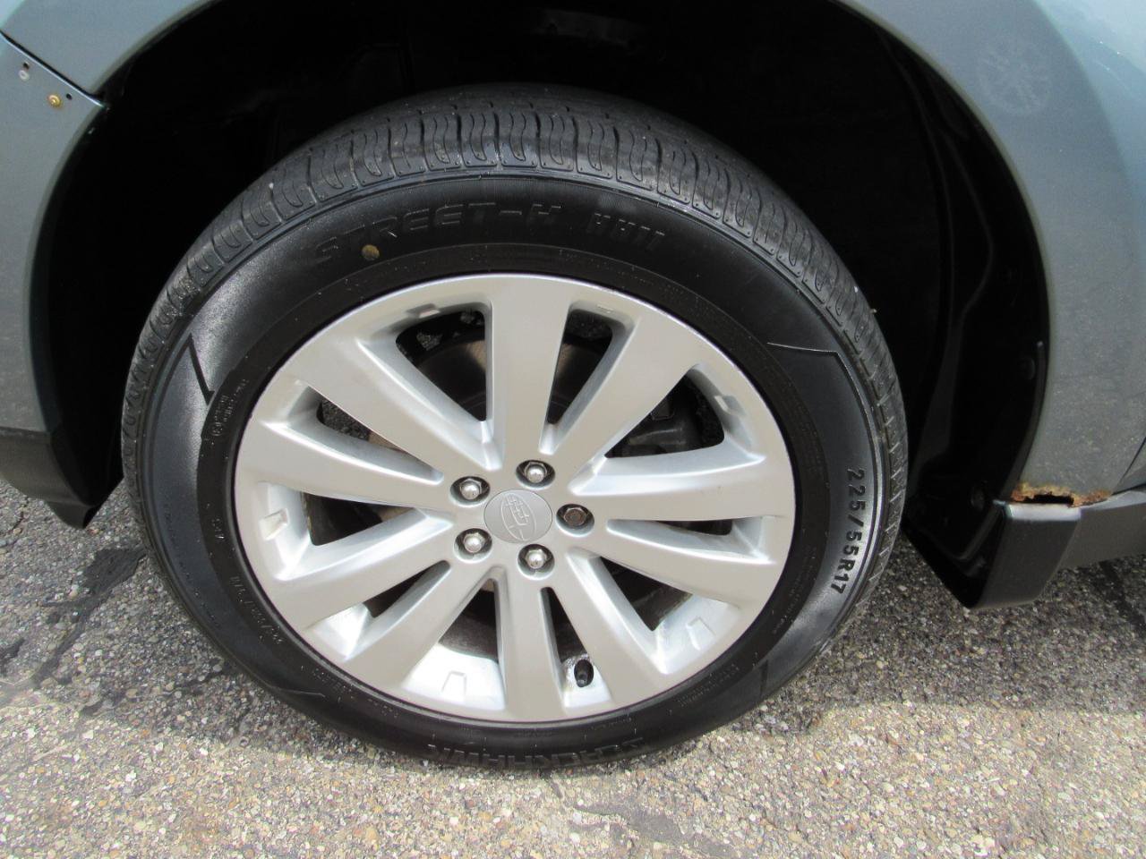 Used 2013 Subaru Forester 2.5X Limited AWD/4WD image 14