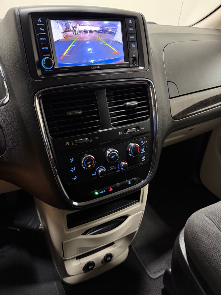 Used 2018 Dodge Grand Caravan SE w/ UConnect Hands-Free Group FWD image 14