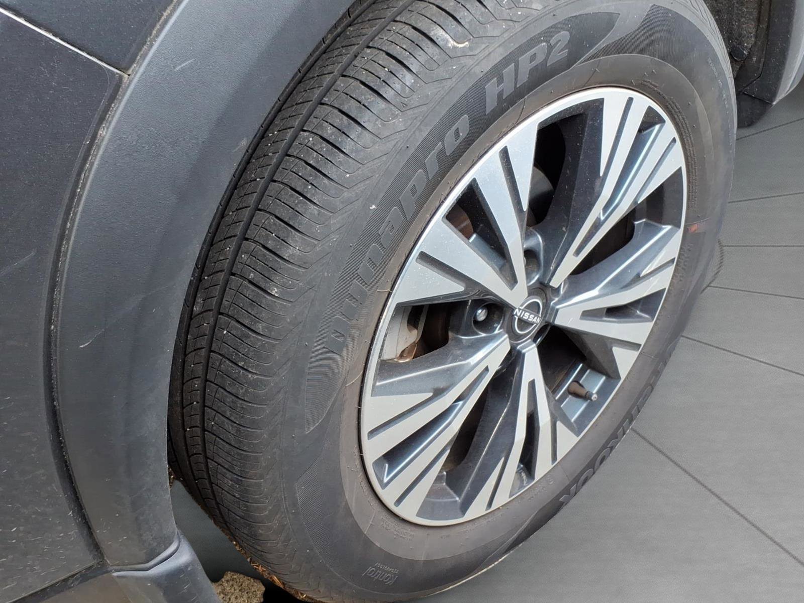 Used 2023 Nissan Rogue SV w/ SV Premium B Package image 6