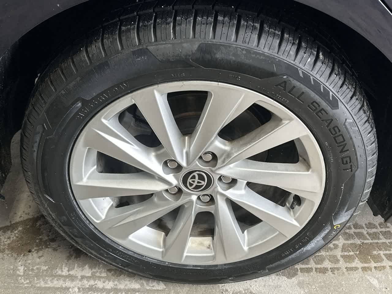 Used 2021 Toyota Camry LE FWD image 11