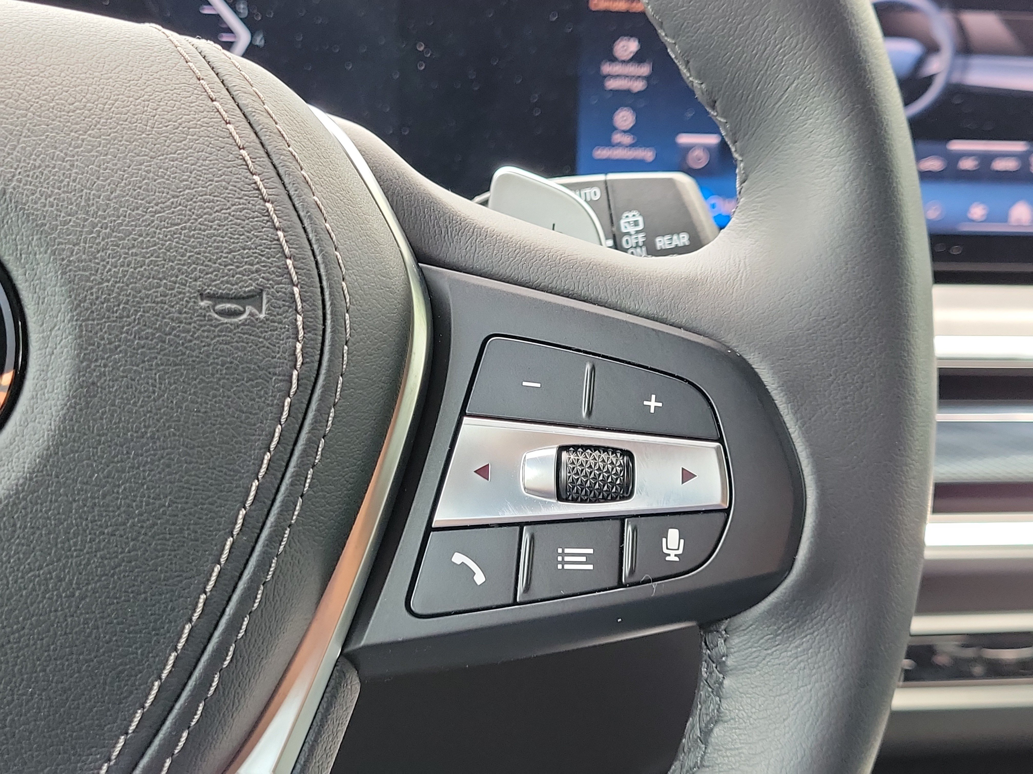 Certified 2025 BMW X5 sDrive40i w/ Climate Comfort Package RWD image 18