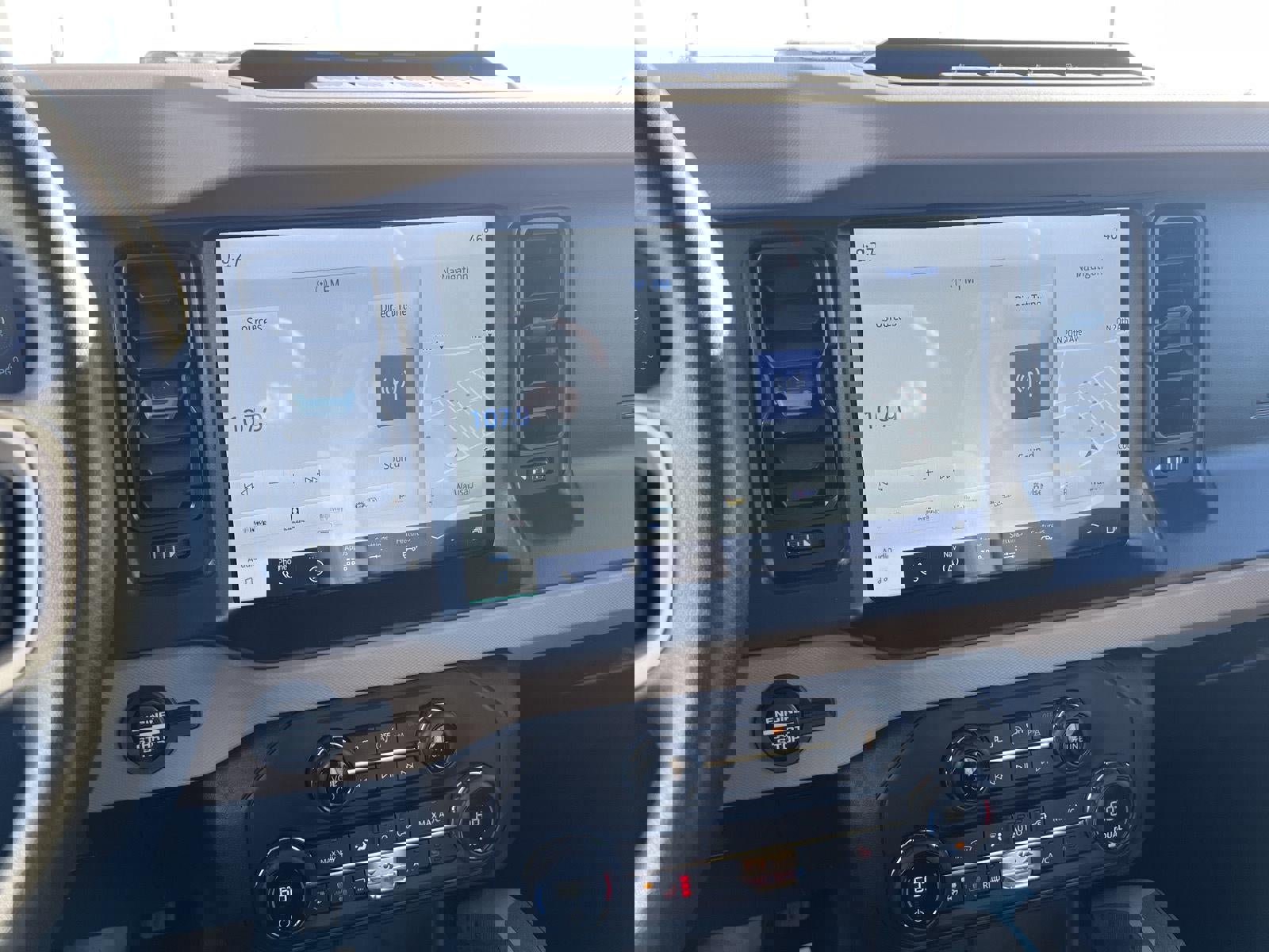 Used 2023 Ford Bronco Wildtrak image 29