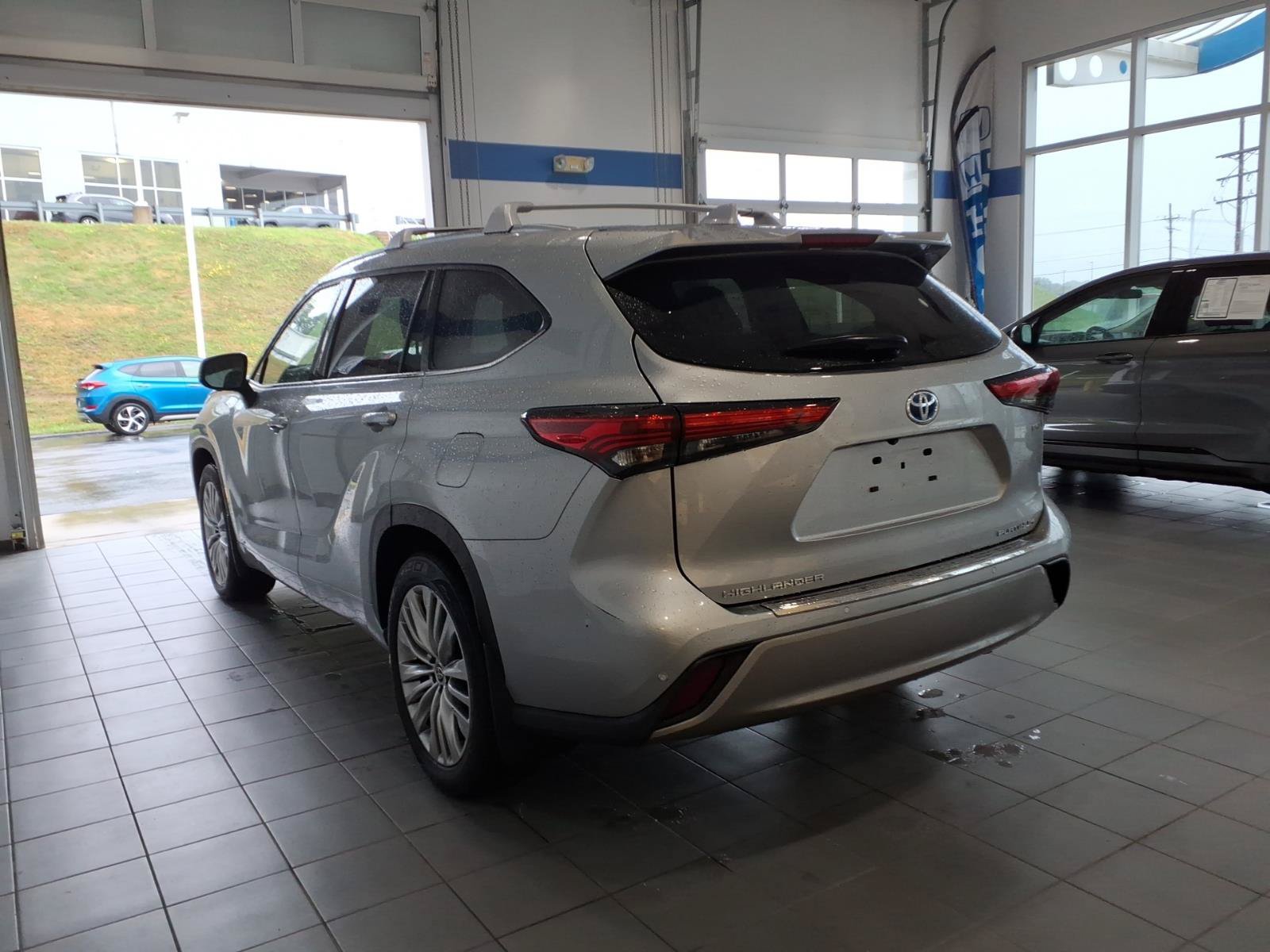 Used 2023 Toyota Highlander Platinum AWD/4WD image 7