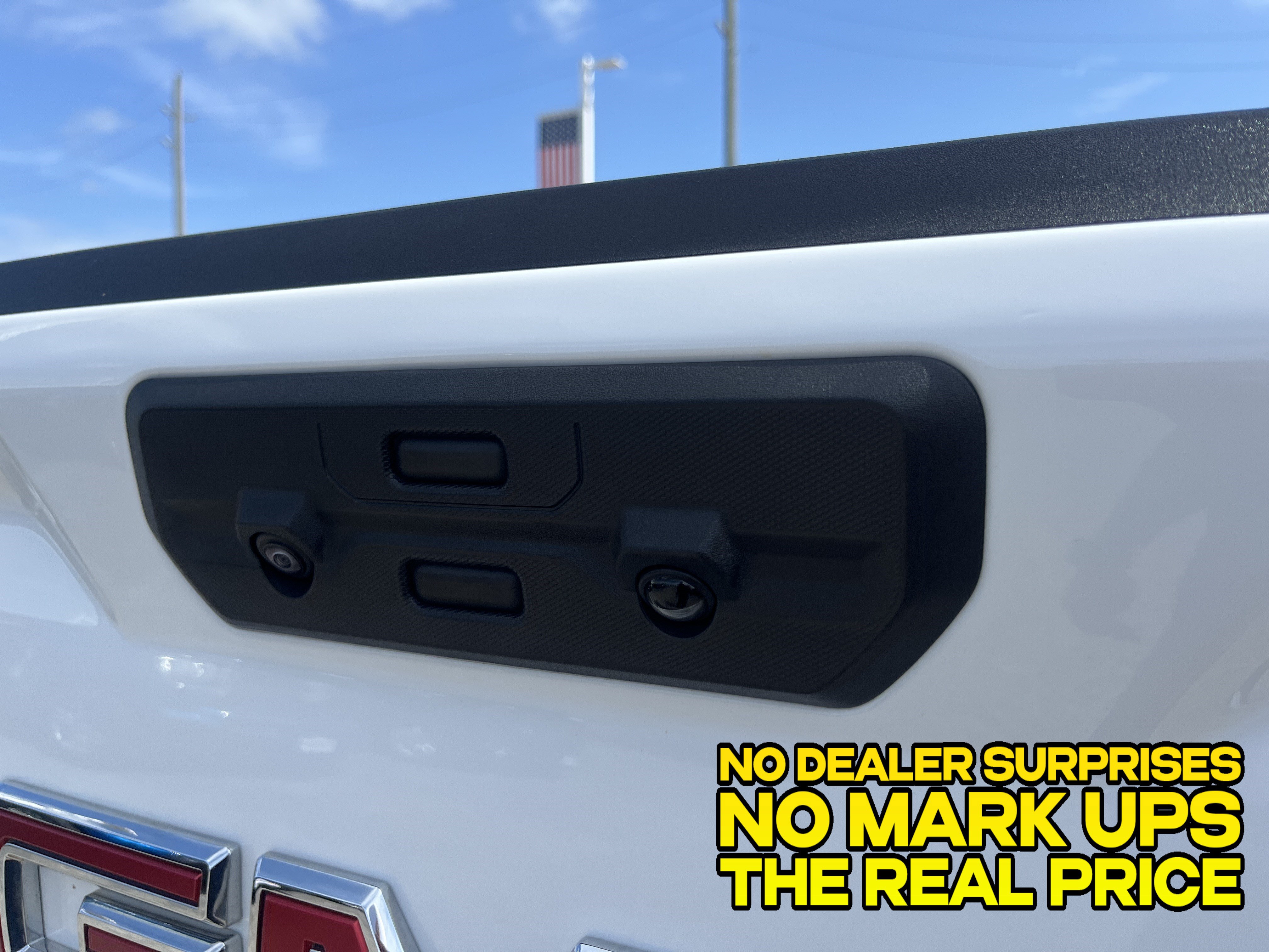 Used 2026 GMC Sierra 1500 SLT AWD/4WD image 4