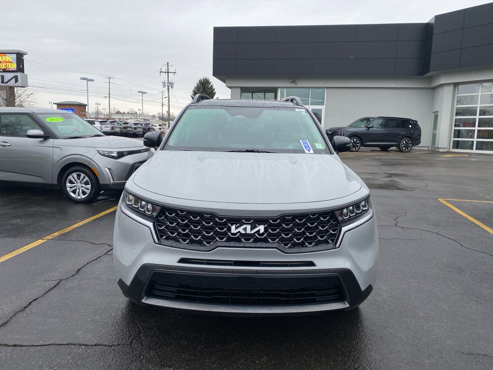 Certified 2023 Kia Sorento S w/ Panoramic Sunroof Package image 3