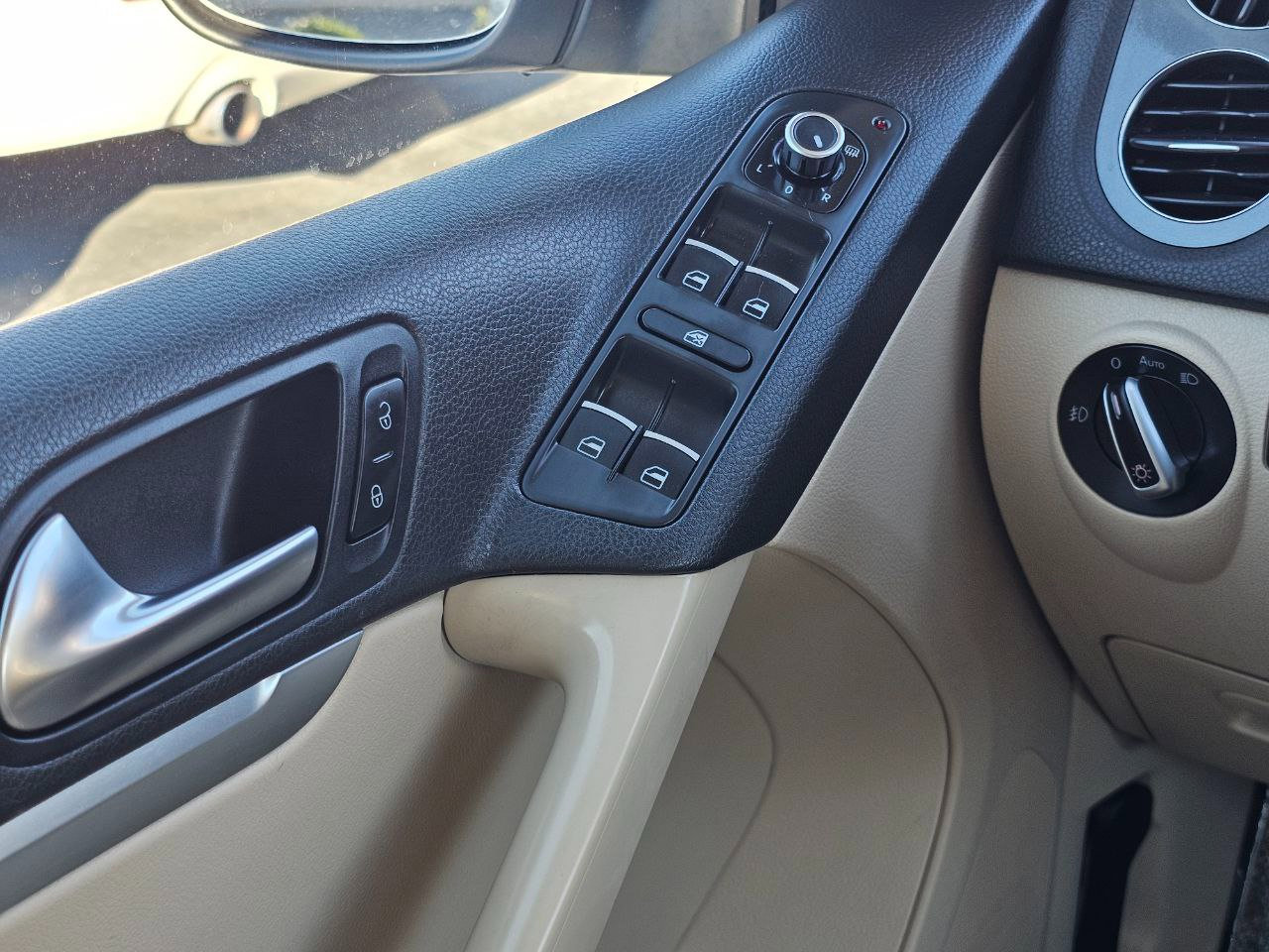 Used 2013 Volkswagen Tiguan SEL image 29