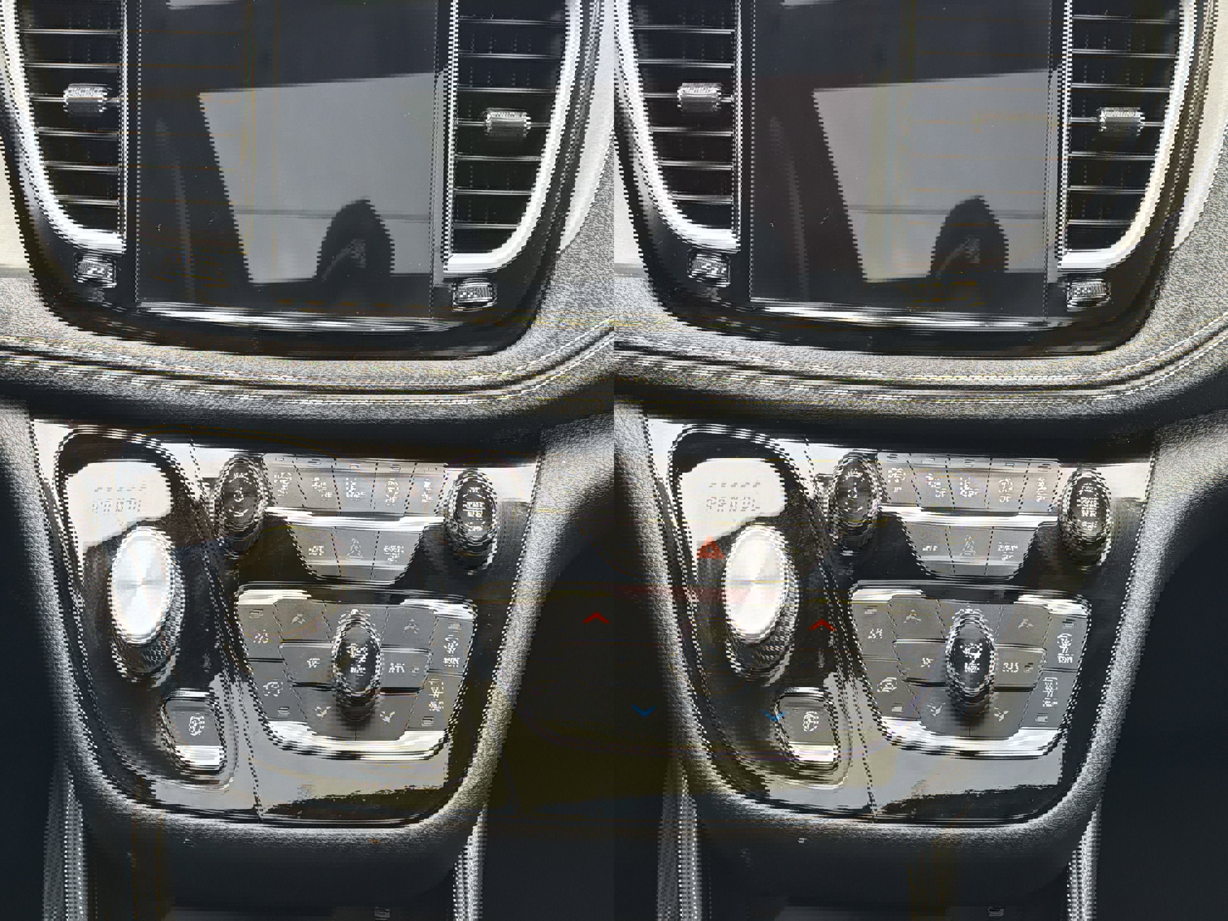 Used 2022 Chrysler Pacifica Limited w/ Uconnect Theater Family Group image 24