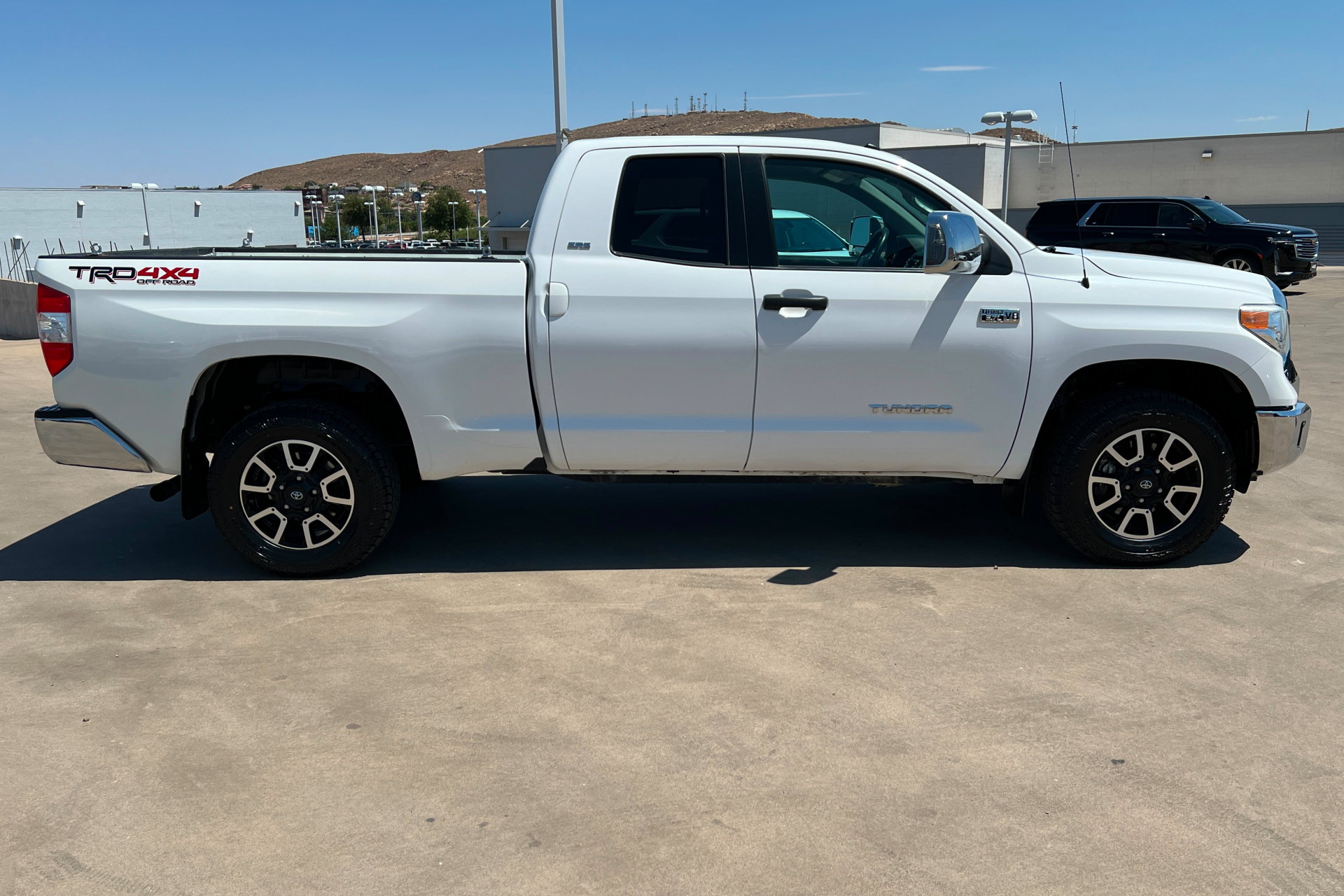 Used 2014 Toyota Tundra SR5 w/ TRD Off Road Package AWD/4WD image 7