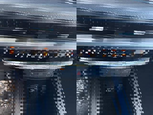 Used 2025 Cadillac XT4 Premium Luxury FWD image 32