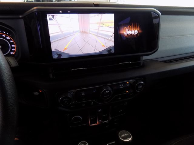 Certified 2024 Jeep Gladiator Sport AWD/4WD image 17