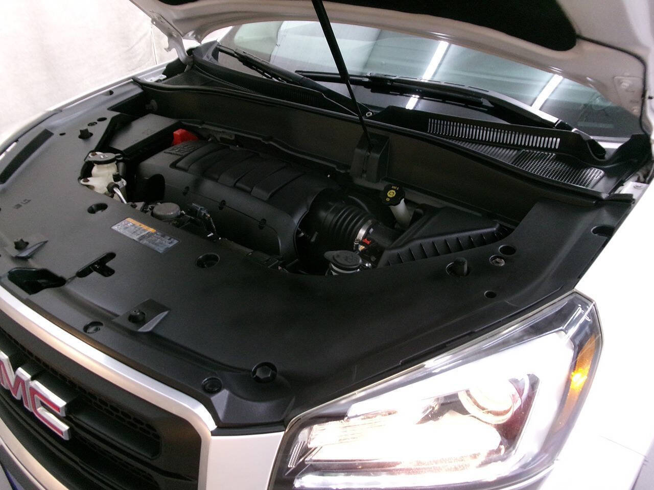 Used 2016 GMC Acadia SLE AWD/4WD image 36
