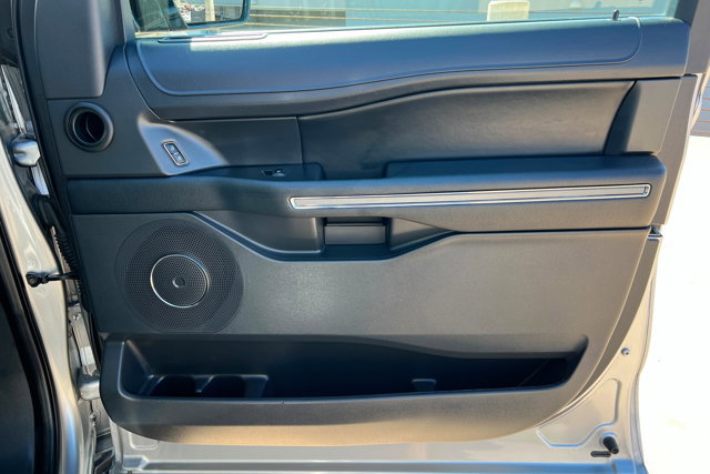 Used 2024 Ford Expedition Max XLT image 24