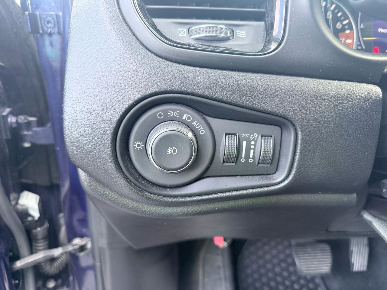 Used 2020 Jeep Renegade Altitude image 16