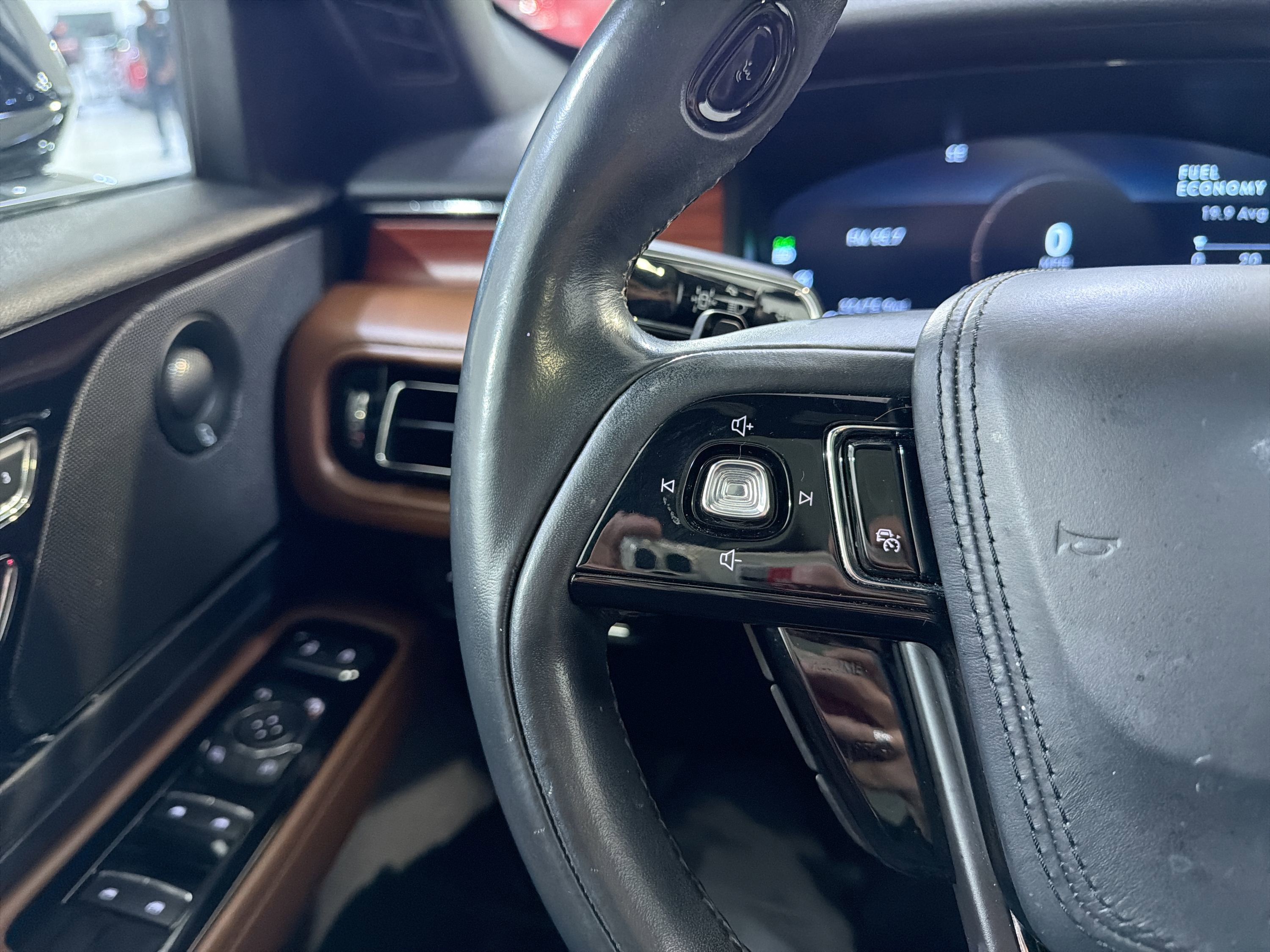 Used 2023 Lincoln Aviator Reserve w/ Equipment Group 201A RWD image 14