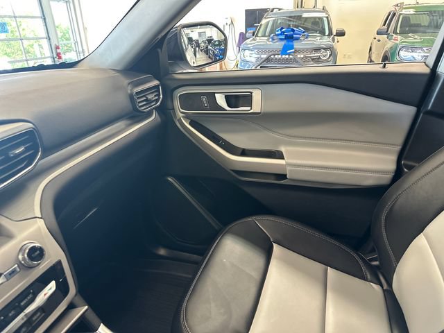 Used 2023 Ford Explorer XLT w/ Equipment Group 202A AWD/4WD image 27